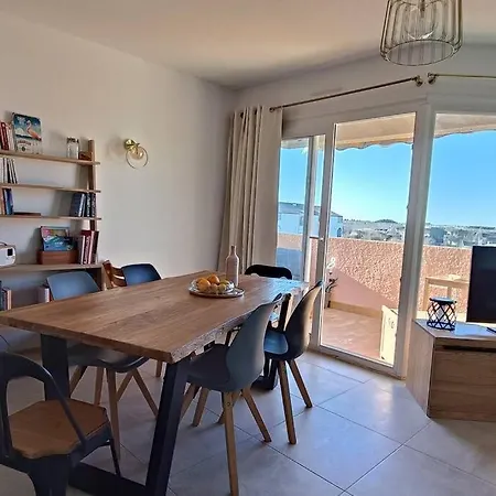 Des Flamants Roses Apartment